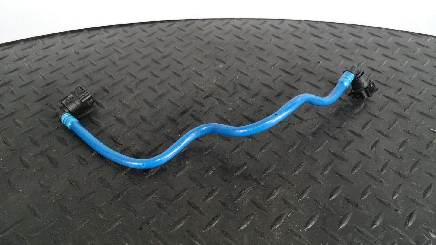 16-19 AUDI A4 B9 S-LINE GENUINE 2.0TDI SALOON FUEL RETURN PIPE 8W0201220