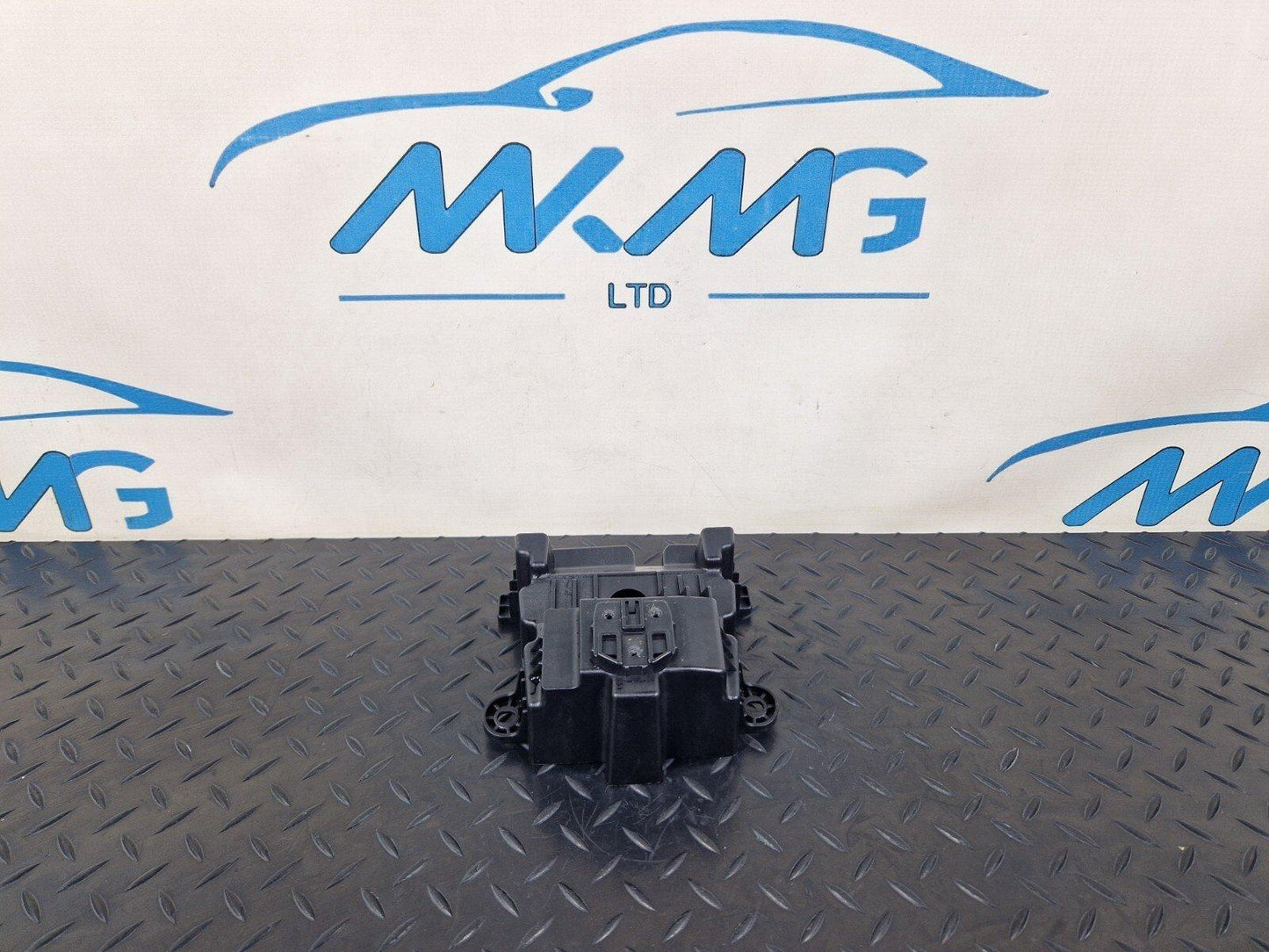 18-ON MERCEDES A CLASS W177 CENTRAL CONSOLE MOUNT BRACKET A1776831400