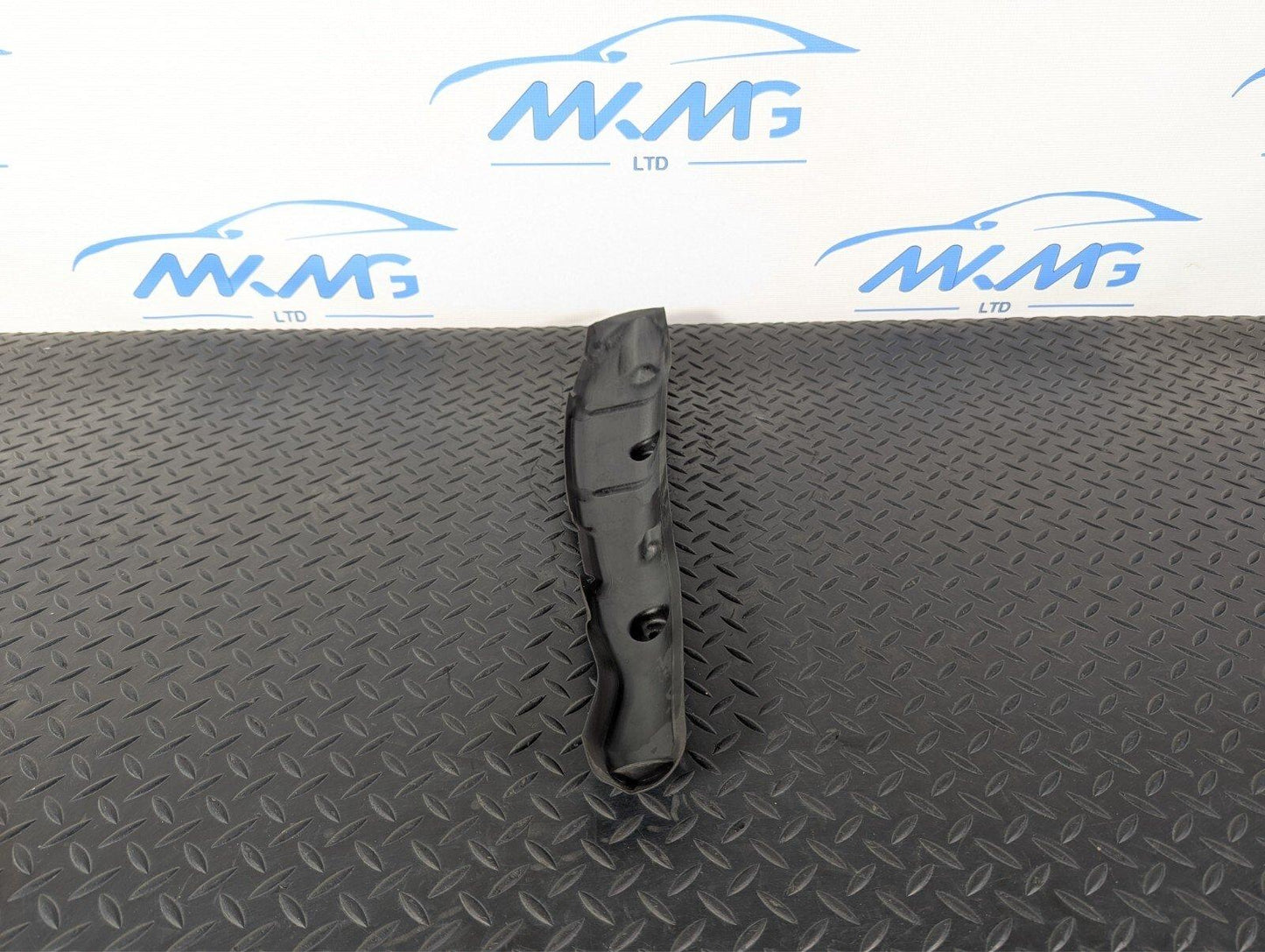 16-19 AUDI A4 B9 GENUINE OEM FRONT LEFT SIDE N/S WING FENDER COVER 8W0821111
