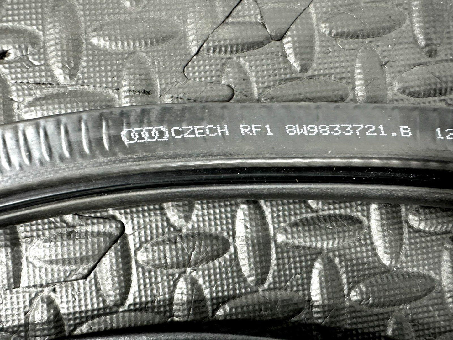 16-19 AUDI A4 B9 AVANT GENUINE REAR RIGHT SIDE DOOR SEAL 8W9833721