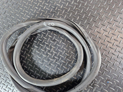 10-18 VW TOUAREG 7P GENUINE REAR RIGHT DOOR GASKET RUBBER SEAL 7P0867367F