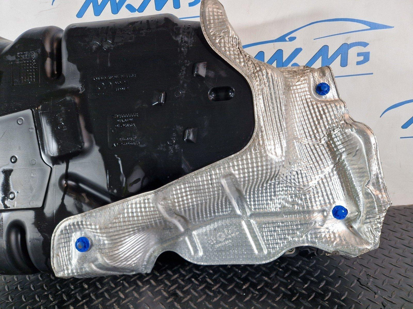 19-ON MERCEDES B CLASS W247 GENUINE DIESEL FUEL TANK WITH PUMP A2474701500