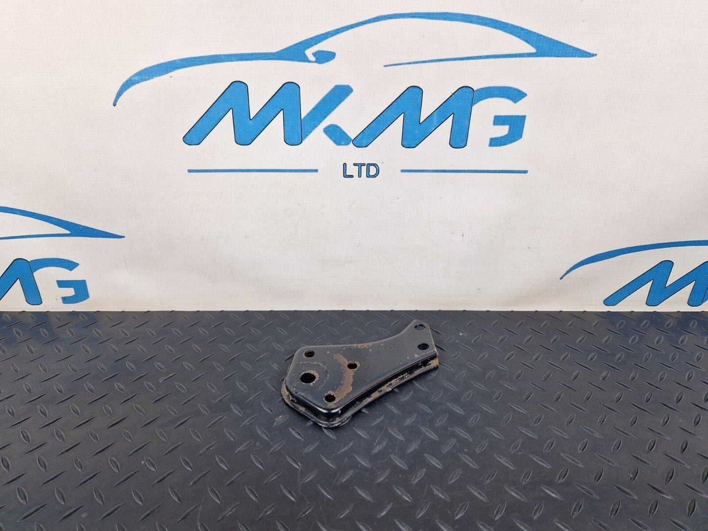 14-21 MERCEDES BENZ C200d W205 REAR AXLE SUBFRAME LEFT STOP PLATE A2053520700