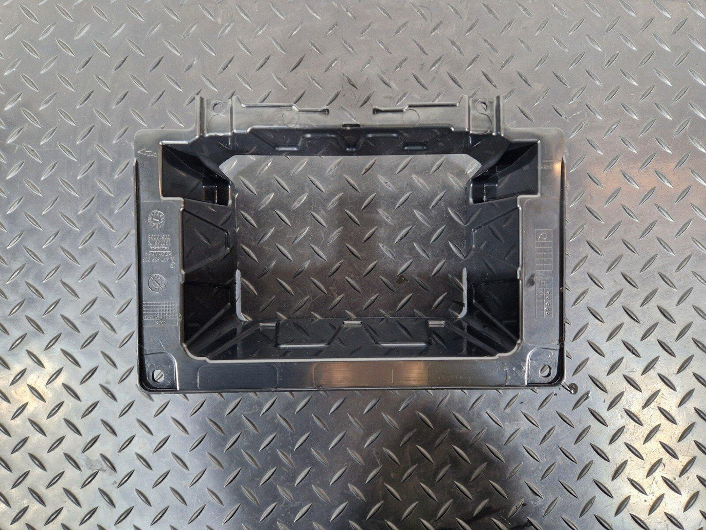 14-23 MERCEDES BENZ VITO W447 OEM RADIO STEREO SATNAV SURROUND TRIM A4476890031