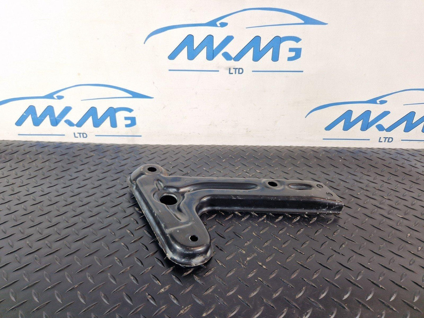 16-19 MERCEDES BENZ GLE W166 FRONT RIGHT O/S WHEEL ARCH BRACKET A1643311040