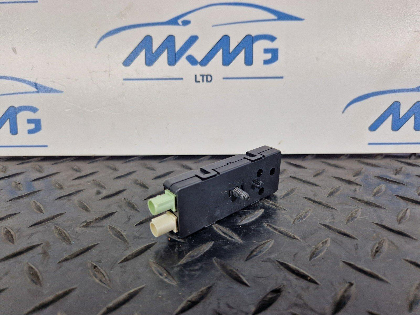 20-ON BMW 1 2 SERIES M-SPORT GENUINE F44 F40 ANTENA AMPLIFIER 8795943
