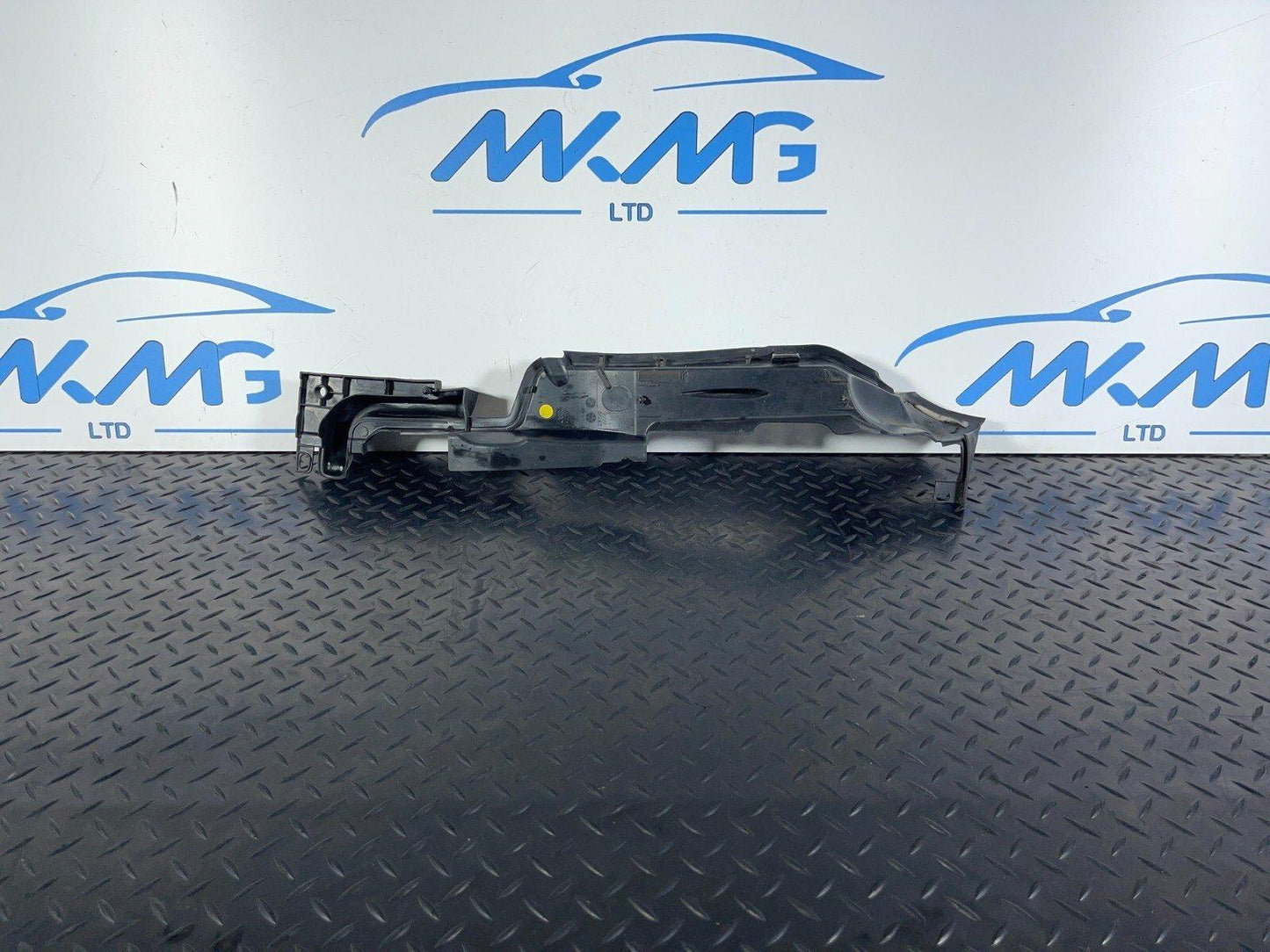 16-19 AUDI A4 B9 AVANT GENUINE RIGHT DRIVER SIDE WING PANEL SEAL 8W0821170