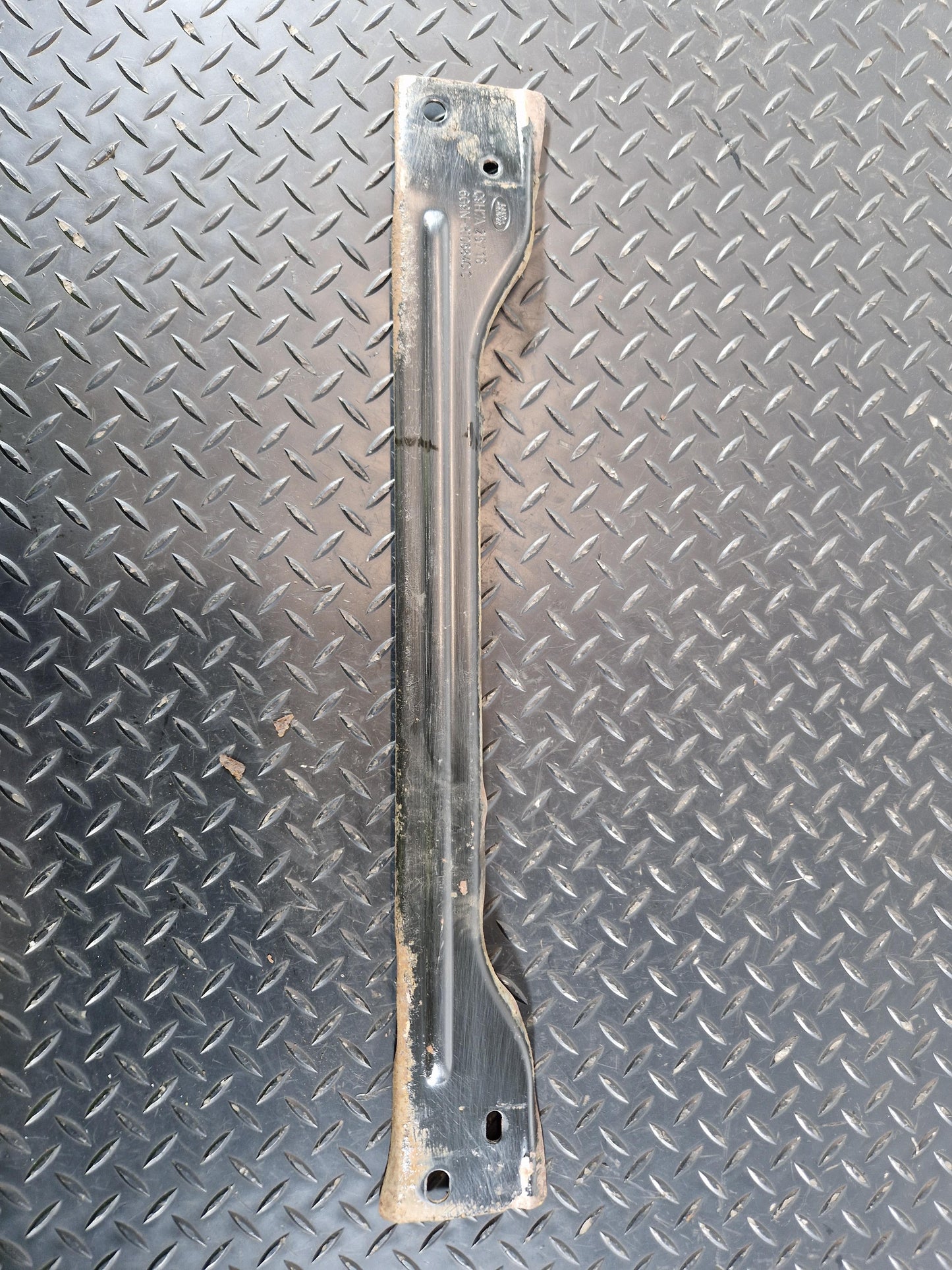 Land Rover Range Rover Evoque L538 LOWER RADIATOR SUPPORT BRACKET 6G9N-R10684C