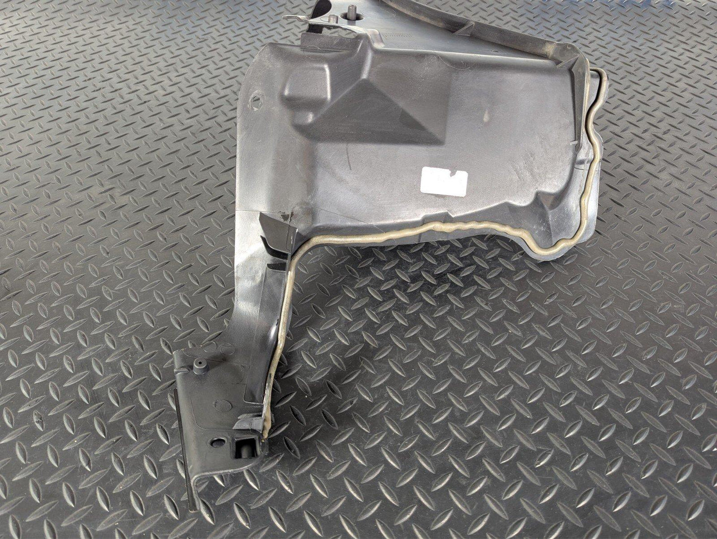 11-19 MERCEDES BENZ ML W166 GENUINE LOWER LEFT N/S PARTITION PANEL A1666201178