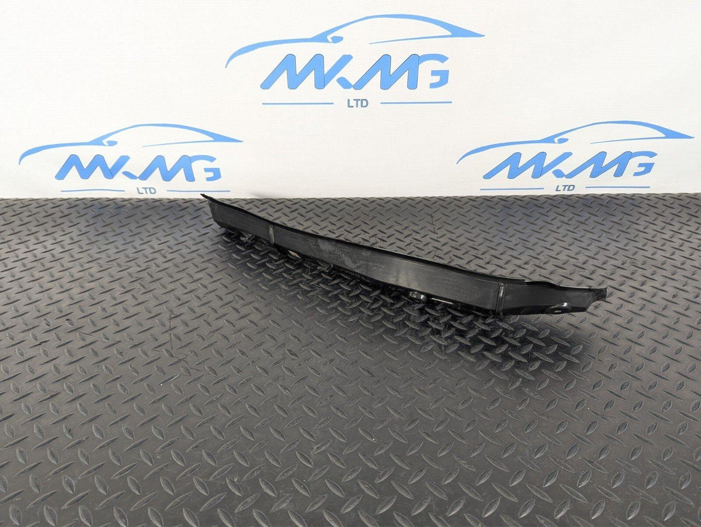 13-19 MERCEDES BENZ CLA W117 C117 FRONT RIGHT FENDER RUBBER SEAL A1178890225