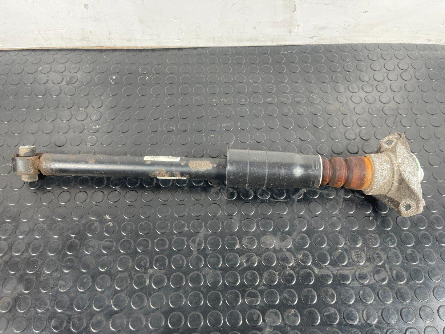 16-19 AUDI A4 B9 REAR LEFT OR RIGHT SIDE SHOCK ABSORBER 8W0513035J 8W0035J