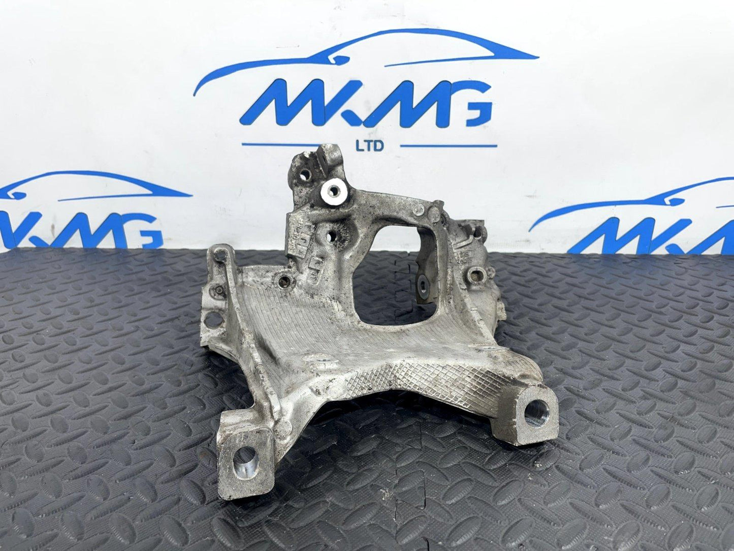 16-19 AUDI A4 B9 AVANT GENUINE FRONT LEFT SIDE SUBFRAME BRACKET 8W0399295