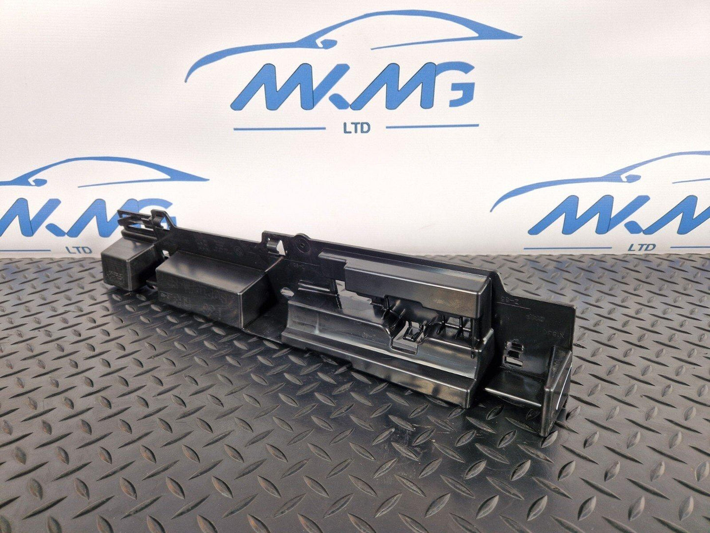 12-18 BMW 4 SERIES F36 LCI M-SPORT RIGHT DRIVER O/S SKIRT BRACKET MOUNT 7320208