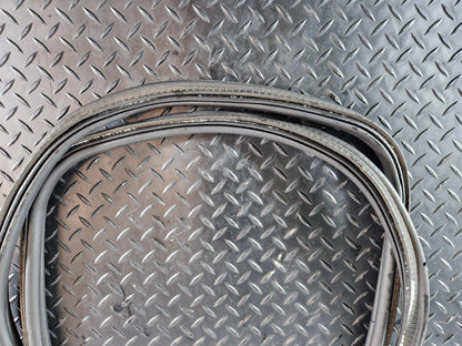 11-18 BMW 6 SERIES F13 GASKET SEAL RUBBER TAILGATE BOOTLID TRUNK 7228502