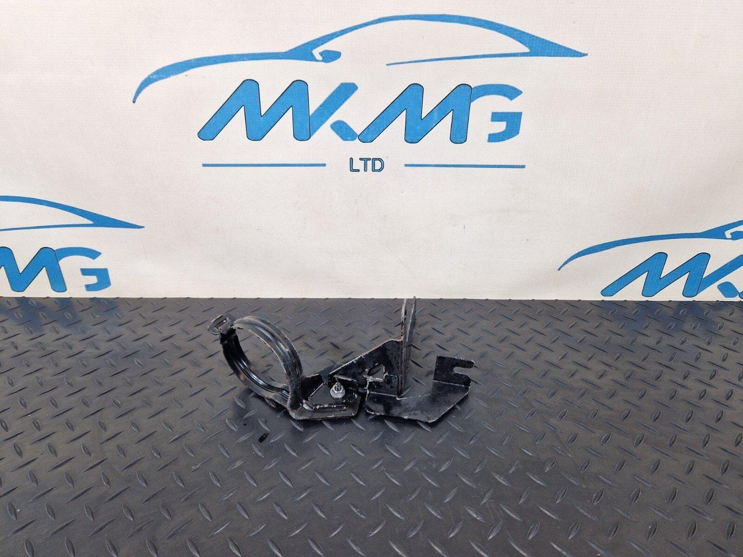 12-17 AUDI S5 CONVERTIBLE GENUINE ENGINE COOLANT PUMP BRACKET MOUNT 8K0121261H