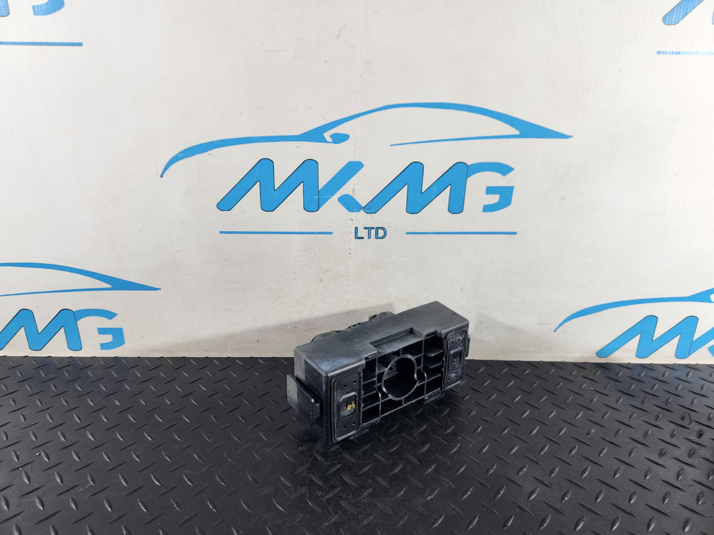Mercedes-Benz Jack Support Mount X2 Genuine A1666900134