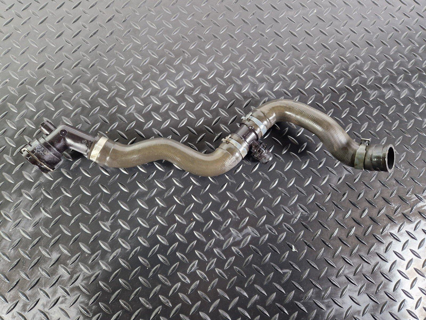 16-19 AUDI A4 B9 GENUINE WATER COOLANT PIPE 8W0121140 8W0122293