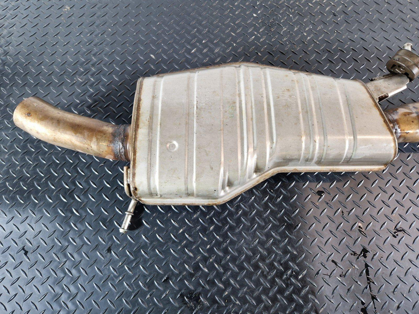 16-19 AUDI A4 B9 2.0 TDI DIESEL DETA / DET EXHAUST SILENCER 8W0253411R