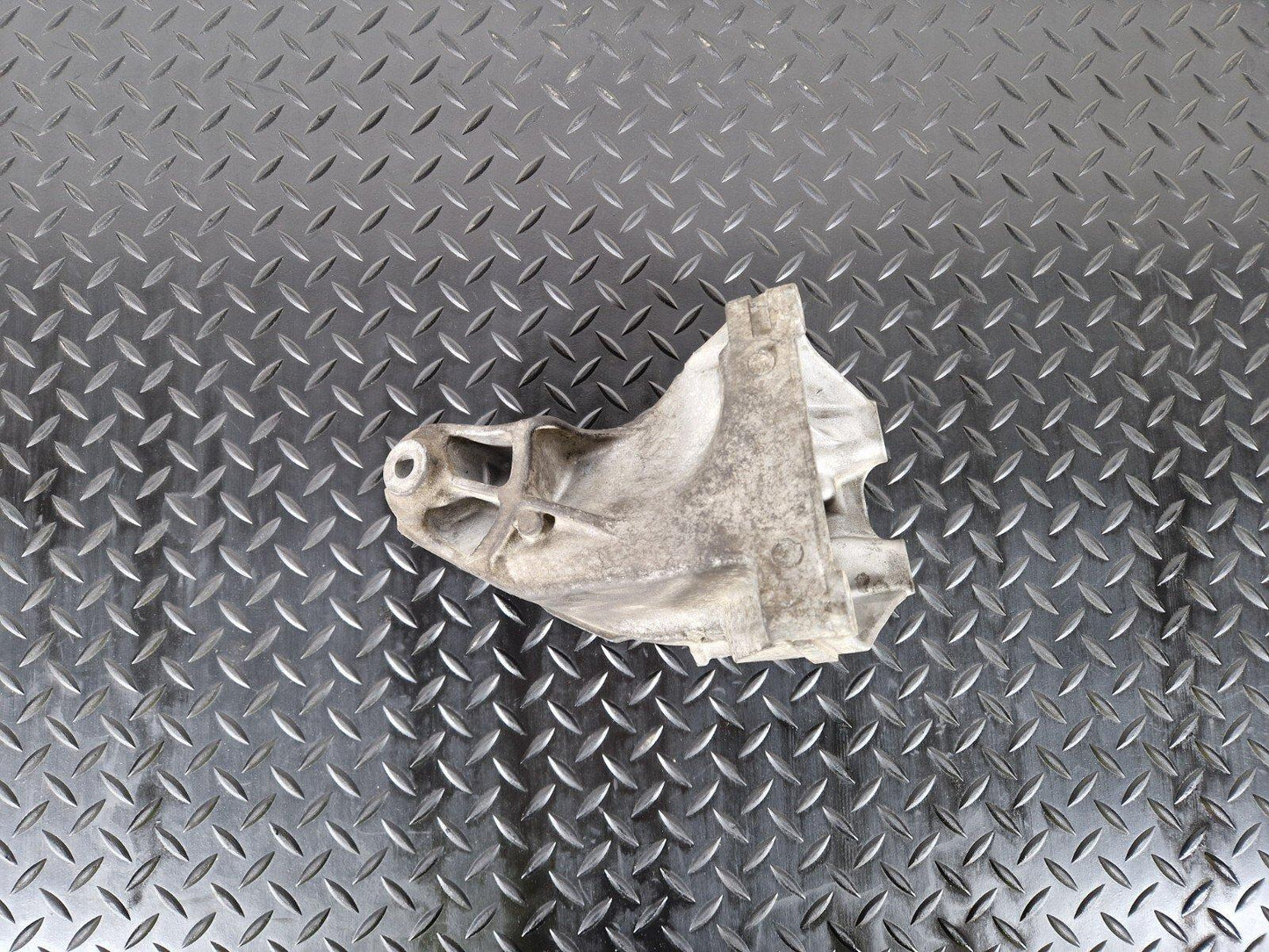 14-21 MERCEDES C CLASS W205 OM651.921 LEFT N/S ENGINE MOUNT BRACKET A6512234204