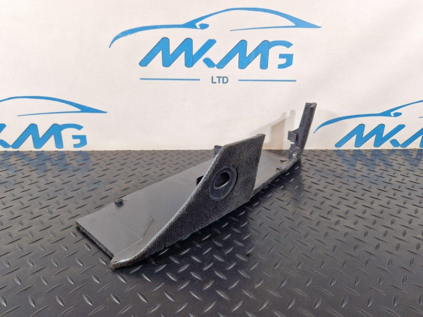 10-15 AUDI Q7 4L GENUINE OEM DRIVERS RIGHT O/S SEAT LOWER PANEL TRIM 7L0881328