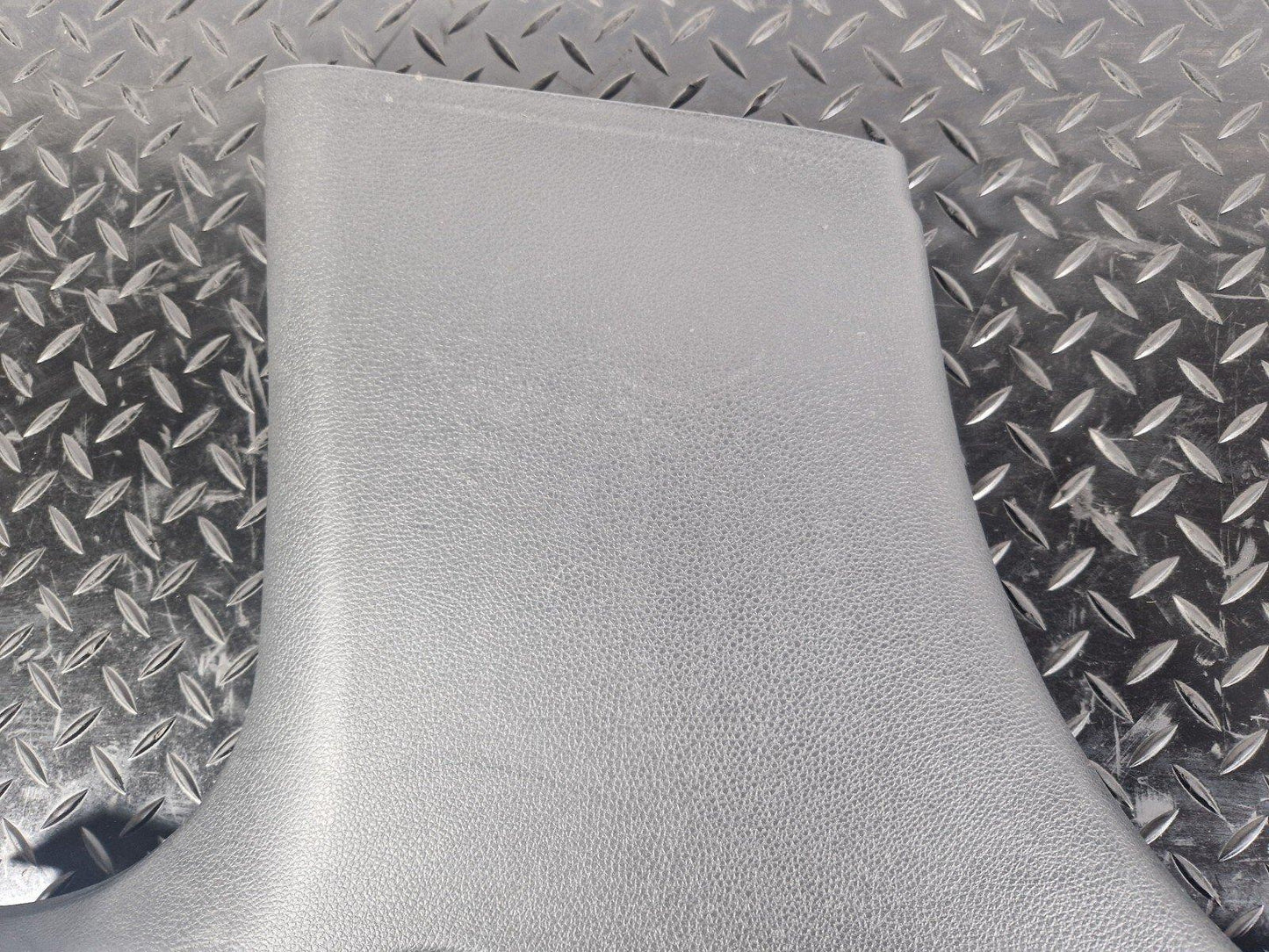 12-18 MERCEDES BENZ W176 PASSENGER SIDE LOWER B-PILLAR COVER TRIM A1766920100
