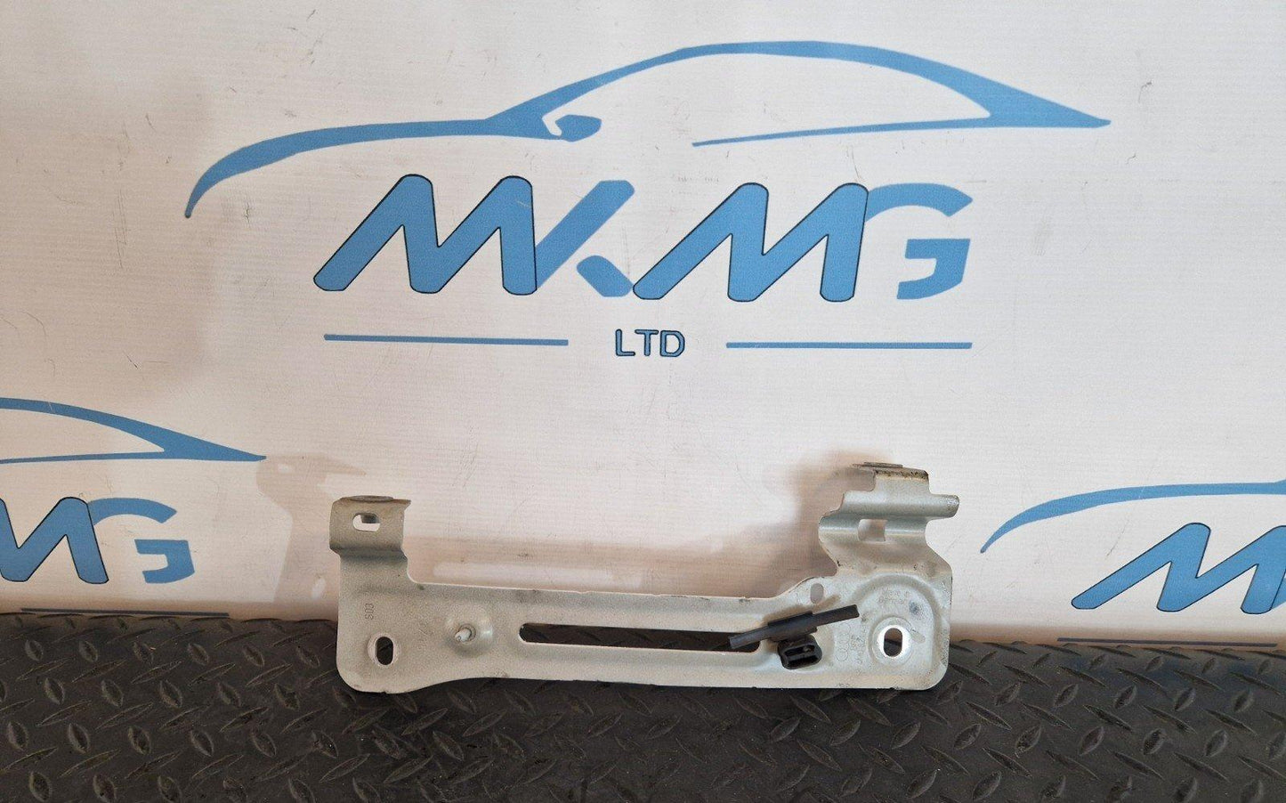 16-20 AUDI Q7 4M GENUINE FRONT LEFT N/S FENDER HOLDING BRACKET 4M0821431