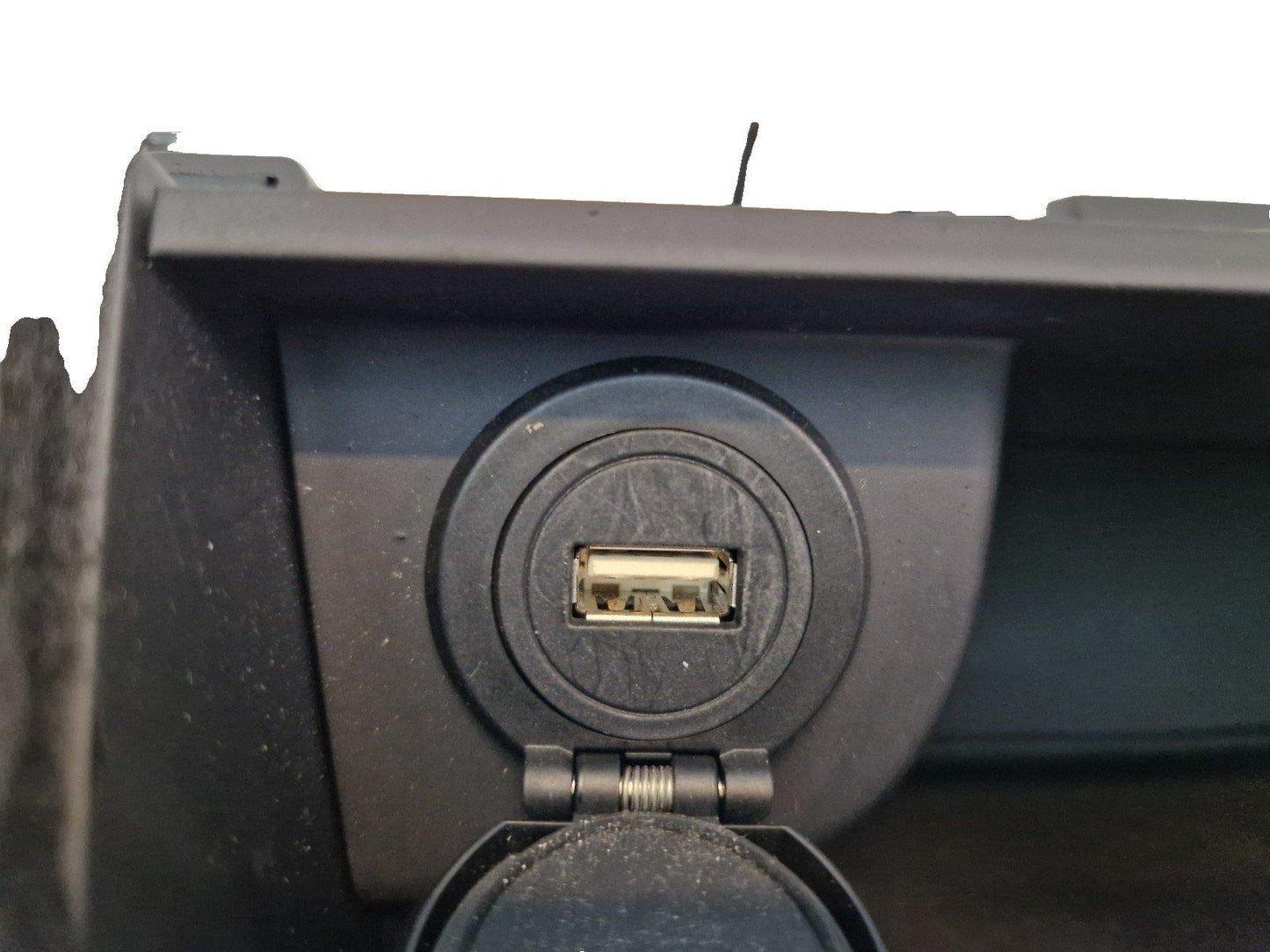 19-23 LAND ROVER DISCOVERY SPORT L550 INSERT TRAY & USB INPUT PORT LK72045B58B