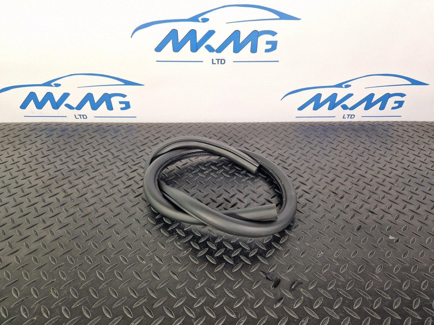15-18 AUDI A7 4G OEM FRONT LOWER DOOR RUBBER SEAL FITS LEFT & RIGHT 4G8831707A