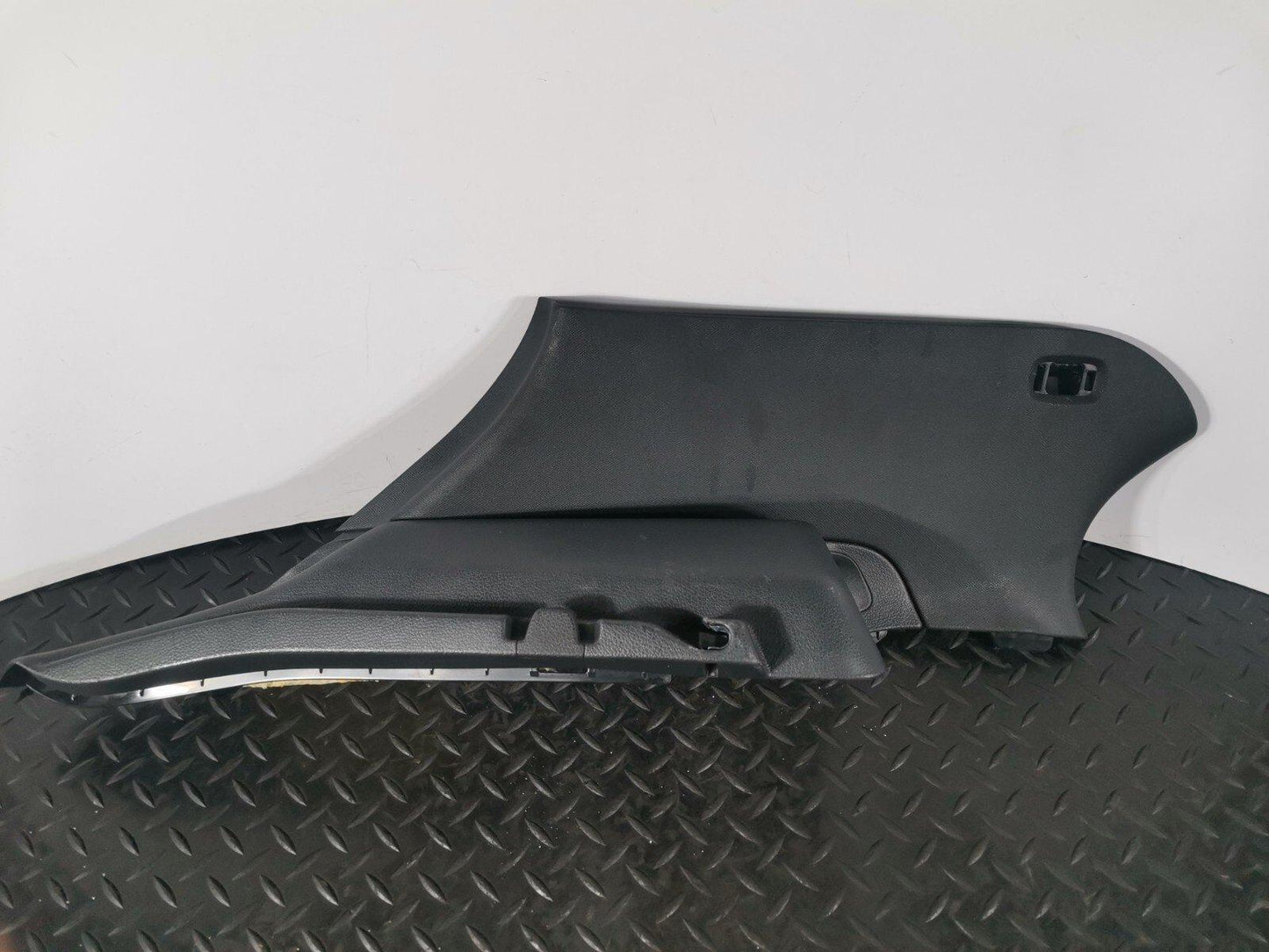 12-18 MERCEDES A-CLASS W176 GENUINE C PILLAR TRIM PANEL REAR N/S A1766900425