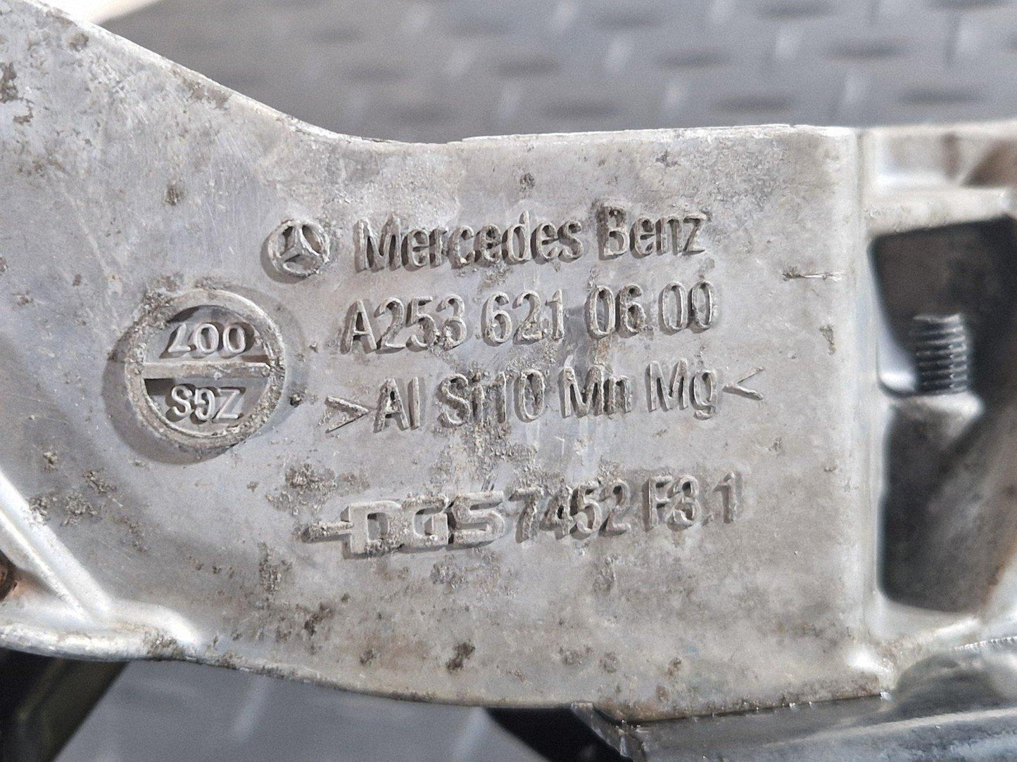 16-22 MERCEDES BENZ X253 FRONT LEFT SIDE RADIATOR BRACKET A2536210600