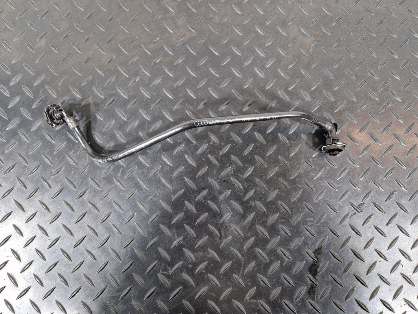 16-19 AUDI A4 B9 GENUINE OEM BREATHER VACUUM PIPE 8W0121081AK