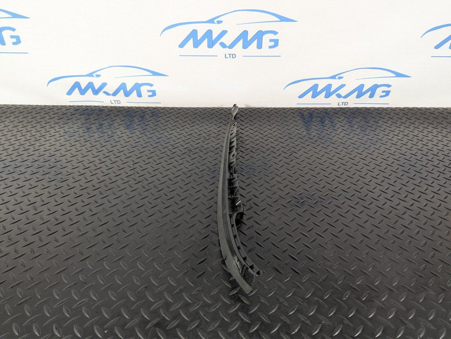 13-19 MERCEDES BENZ CLA C117 FRONT RIGHT O/S SIDE BONNET SEAL A1178800297