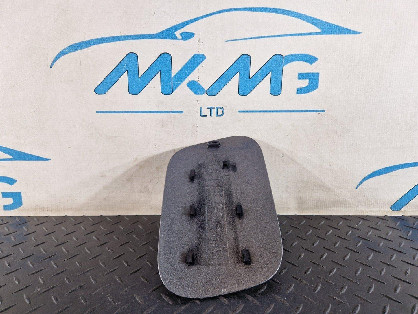 10-18 VW TOUAREG 7P FUEL FILLER FLAP LID COVER IN GREY 9Q / M7W  7P6809909A