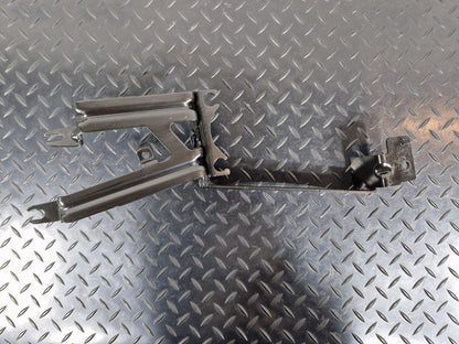 19-ON MERCEDES BENZ B CLASS W247 ABS PUMP MOUNT BRACKET SUPPORT A1774303400