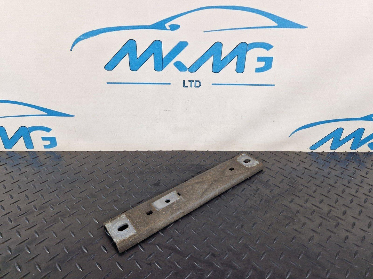 18-ON MERCEDES BENZ A CLASS W177 GENUINE EXHAUST HOLDER BRACKET A2474921400