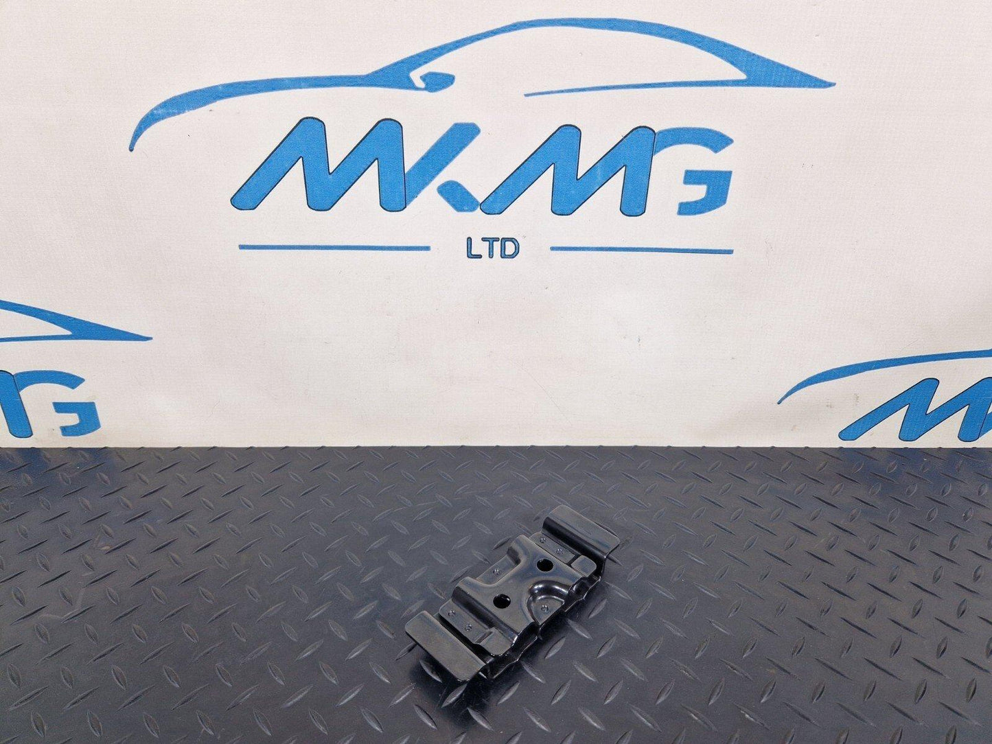 10-18 AUDI A7 4G S-LINE GENUINE OEM MOUNTING TIE DOWN EYE 4G8813383