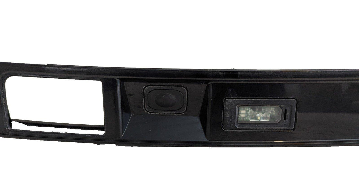 17-ON LAND ROVER DISCOVERY L462 REAR TAILGATE LIGHT HANDLE CAM TRIM HY3240406B