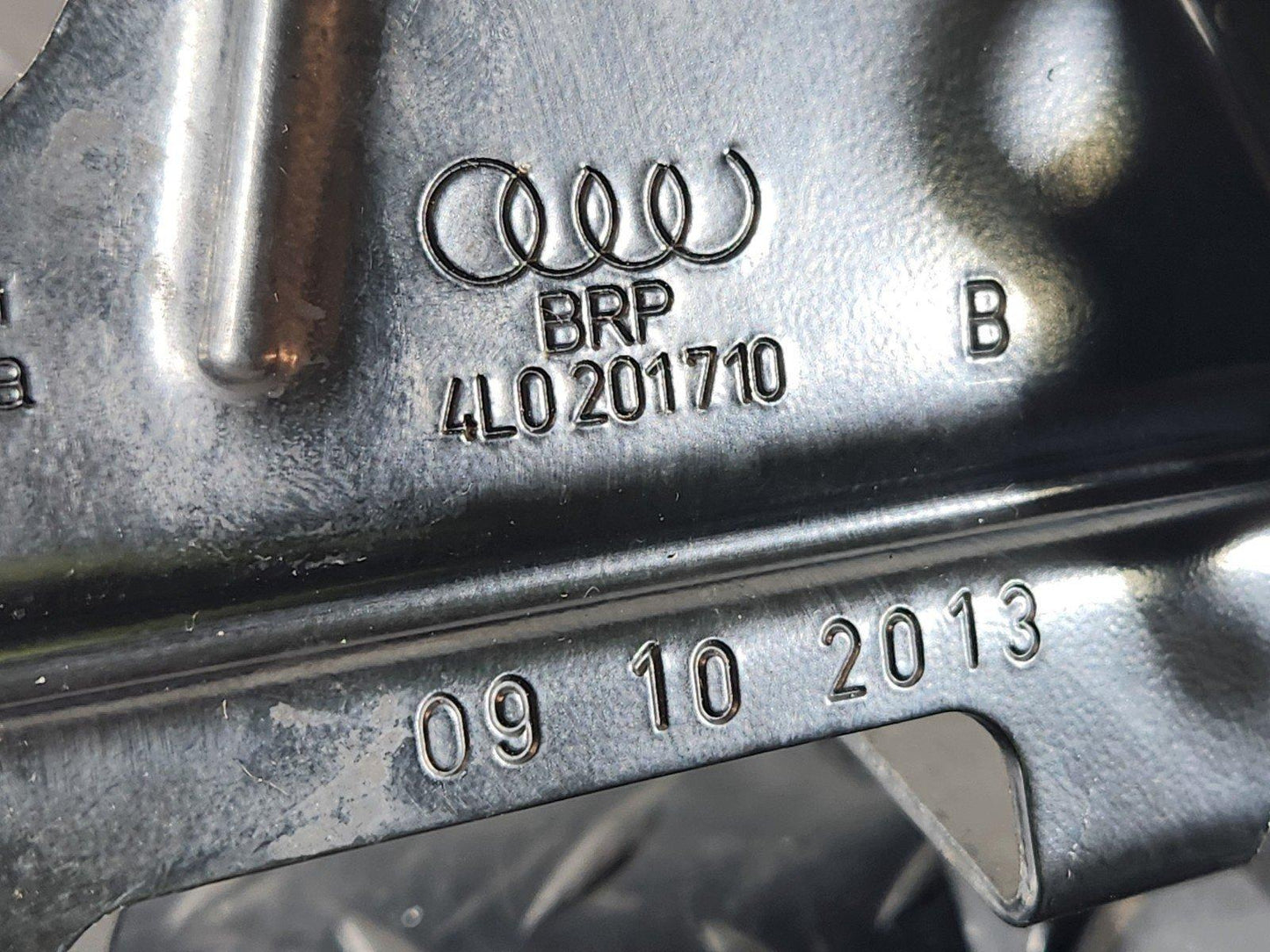 10-15 AUDI Q7 4L GENUINE FUEL FILTER HOLDER BRACKET 4L0201710