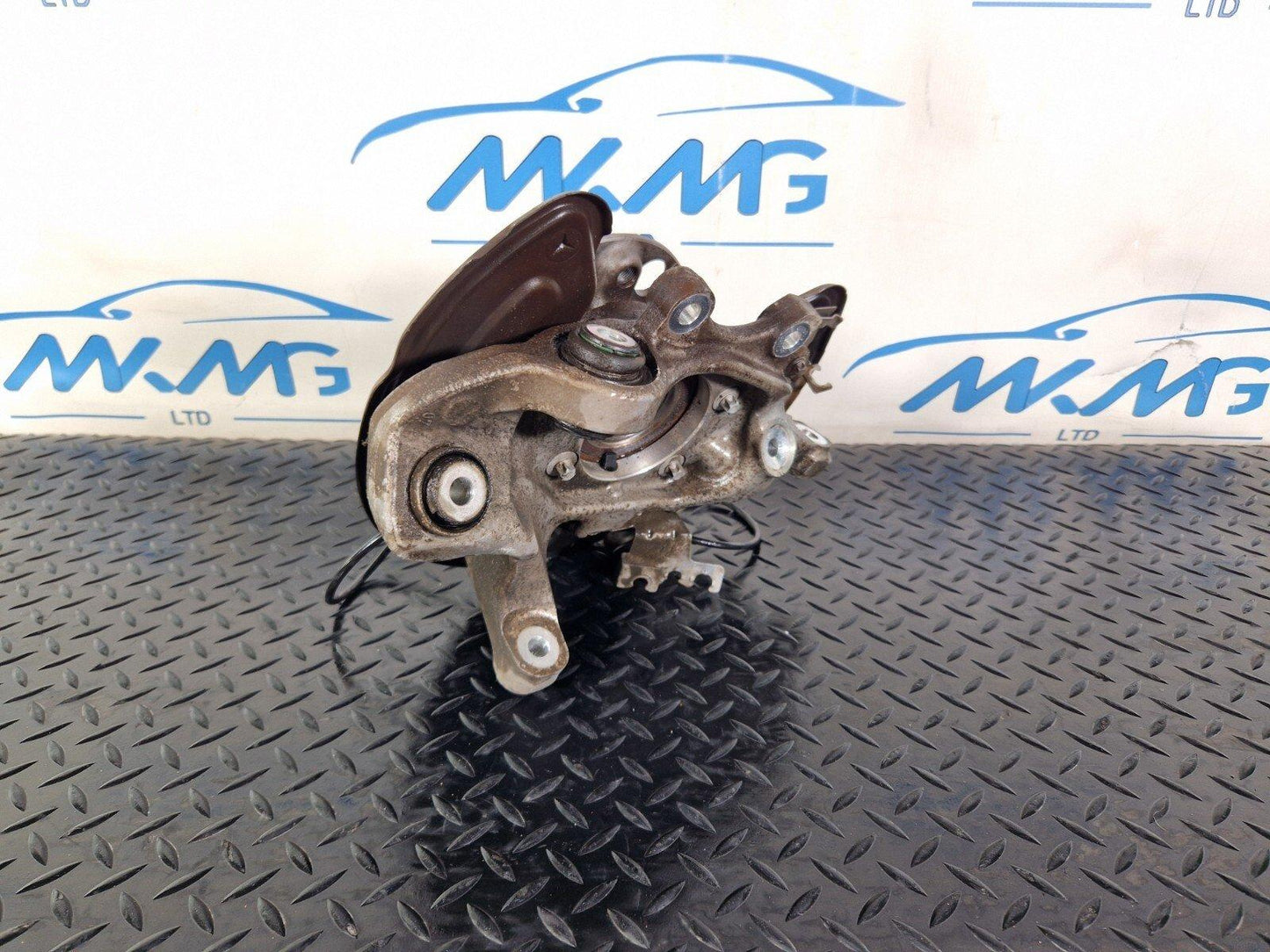 14-21 MERCEDES BENZ C200 W205 REAR LEFT PASSENGER SIDE WHEEL HUB A2055467380