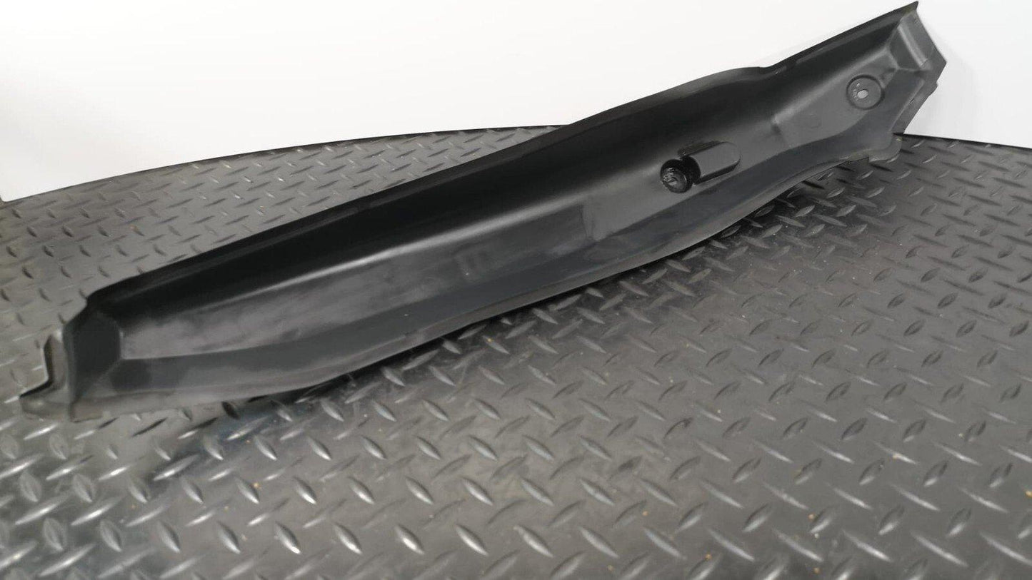 13-19 MERCEDES BENZ CLA W117 C117 FRONT RIGHT FENDER RUBBER SEAL A1178890225