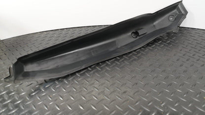 13-19 MERCEDES BENZ CLA W117 C117 FRONT RIGHT FENDER RUBBER SEAL A1178890225
