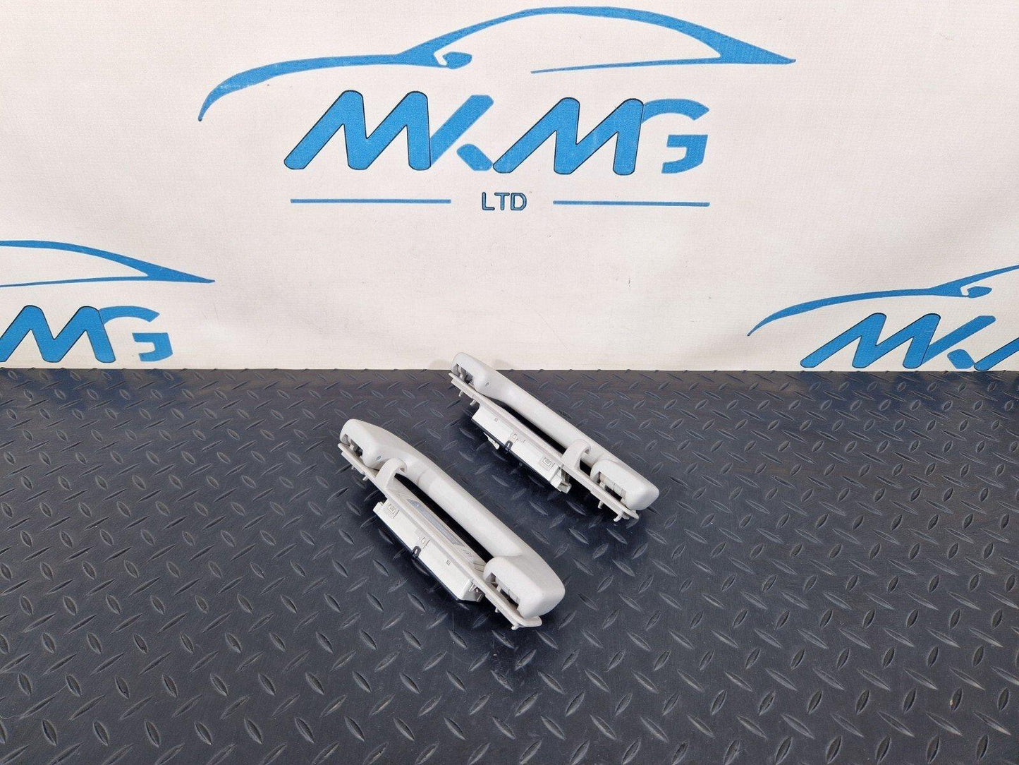 14-21 MERCEDES BENZ C200d W205 PAIR OF REAR GRAB HANDLES LEFT & RIGHT A099815000