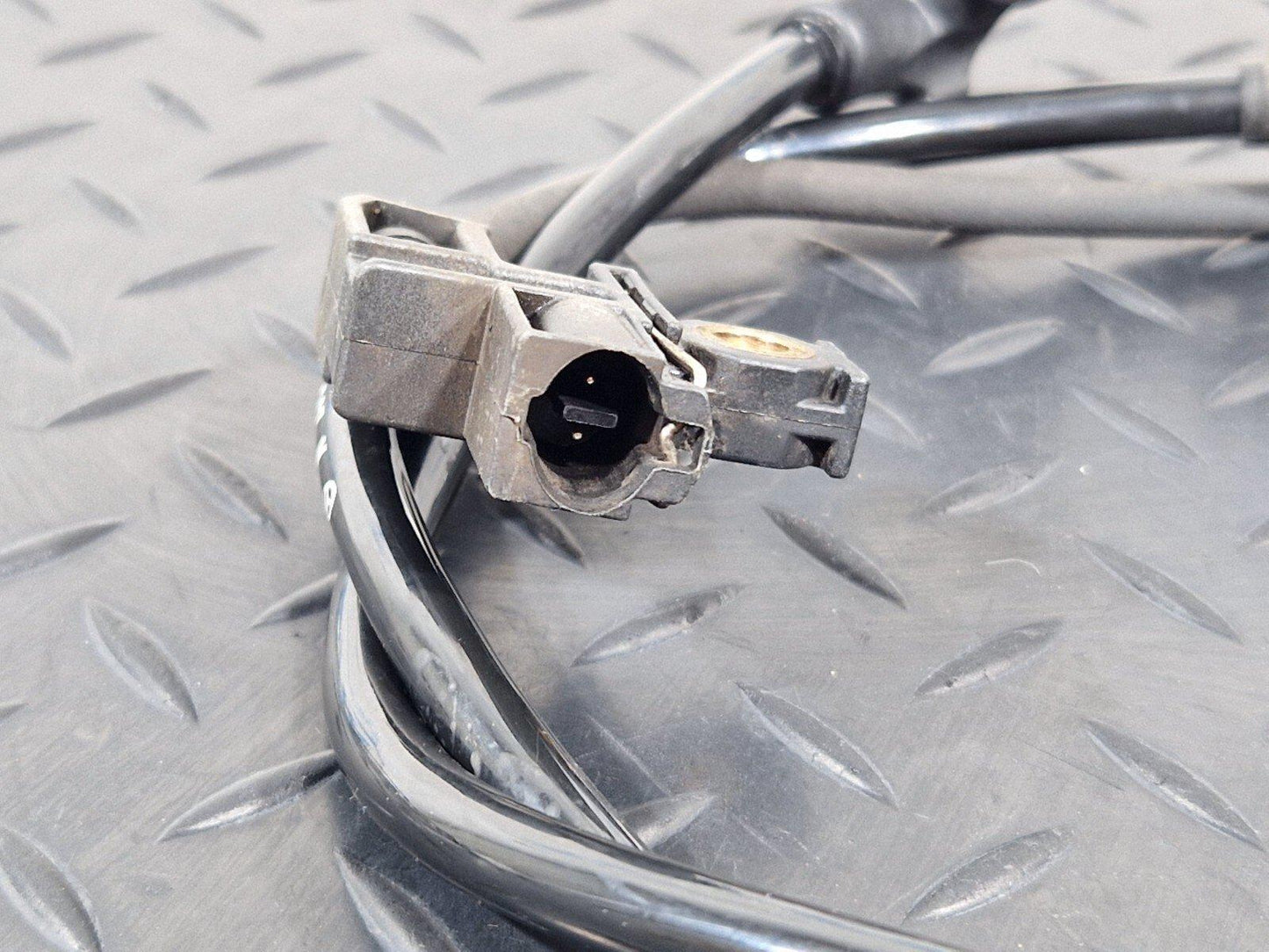 14-21 MERCEDES BENZ C200d W205 REAR RIGHT O/S PARKING BRAKE & BRAKE WEAR SENSOR