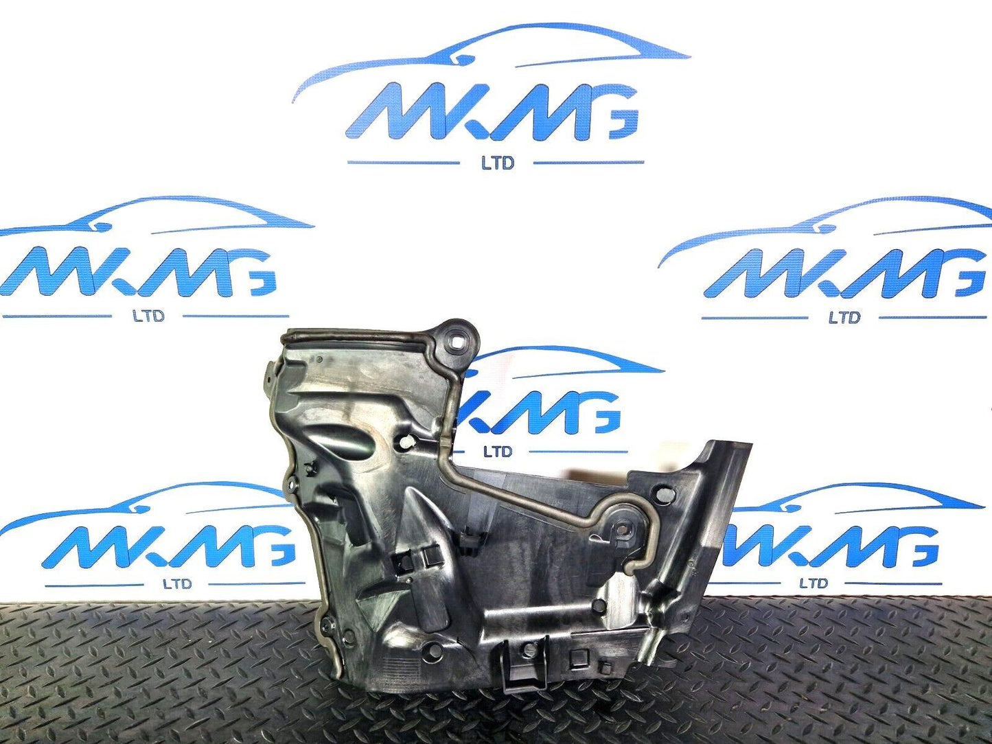 14-21 MERCEDES BENZ C220d W205 ENGINE PROTECTION SHIELD PANEL TRIM A2056205801
