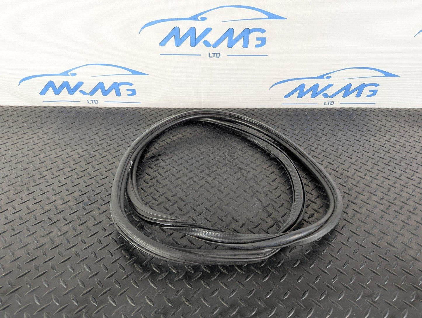 12-18 AUDI A6 C7 GENUINE REAR RIGHT OSR DOOR RUBBER / SEAL