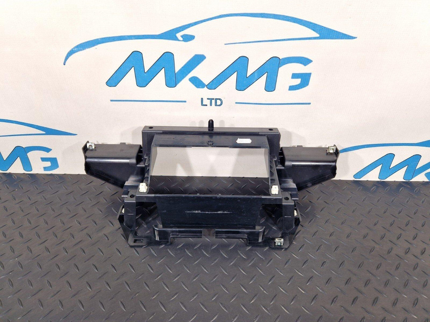 18-ON MERCEDES SPRINTER W907 DASHBOARD RADIO SURROUND TRIM FRAME A9108270600