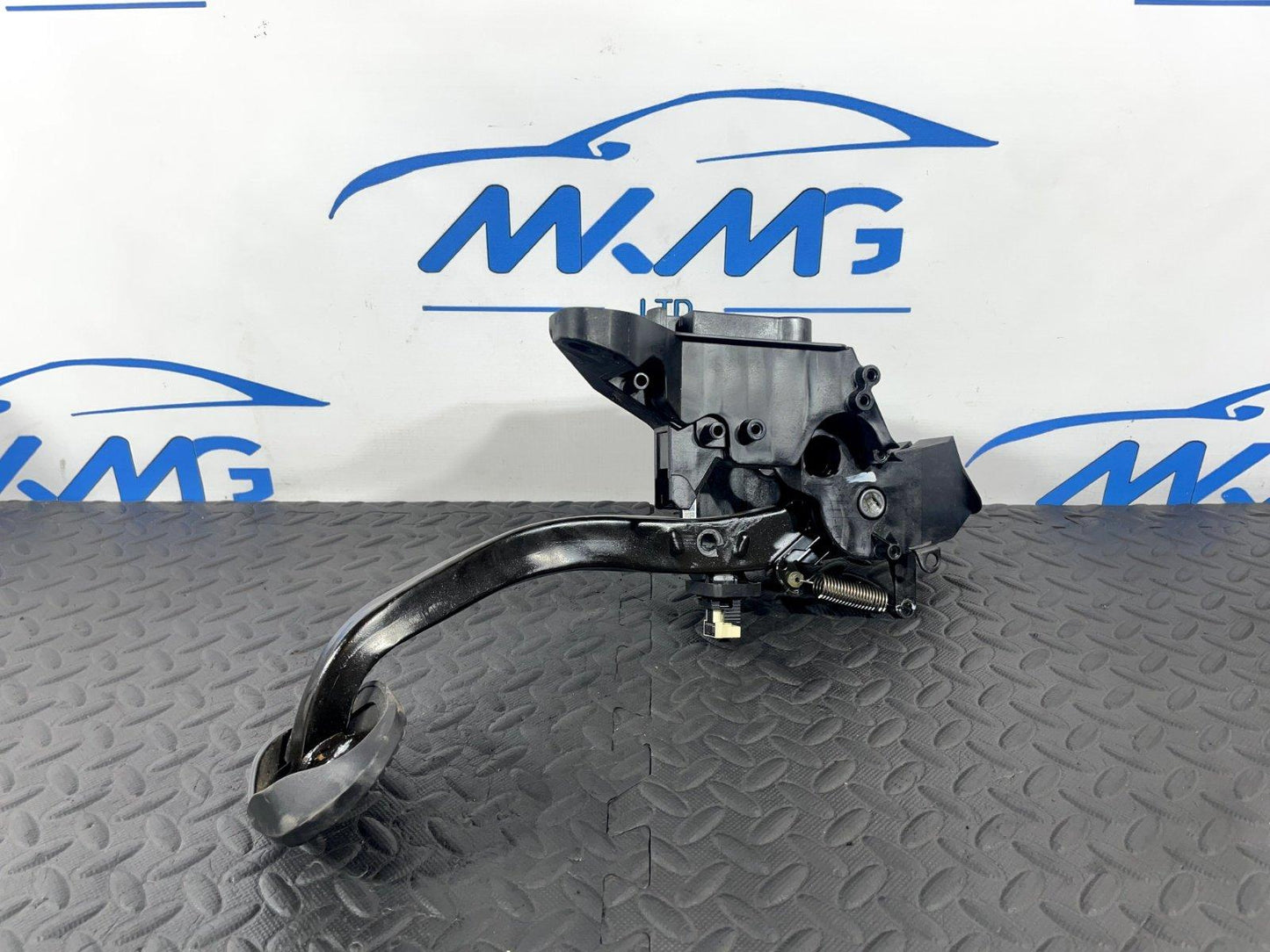 BMW X1 2 SERIES F45 F46 F48 GENUINE BRAKE PEDAL 6856600 6860677