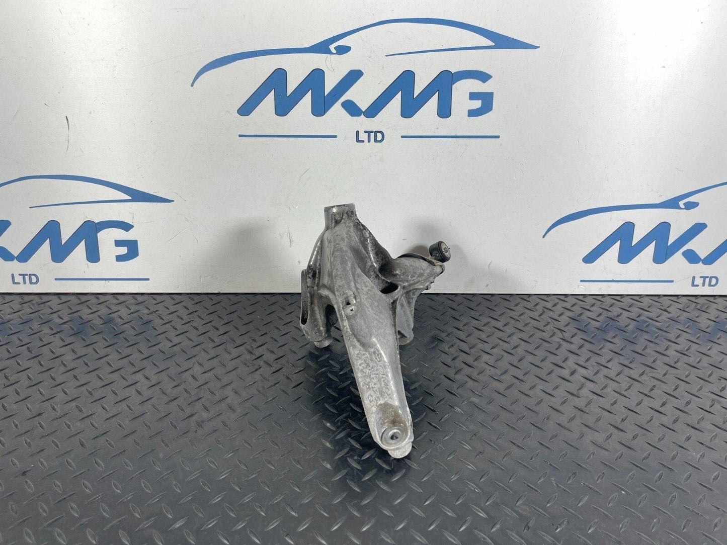 16-23 AUDI A5 F5 SPORTBACK LEFT N/S ENGINE MOUNT BRACKET & BEARING 4M0199307AD