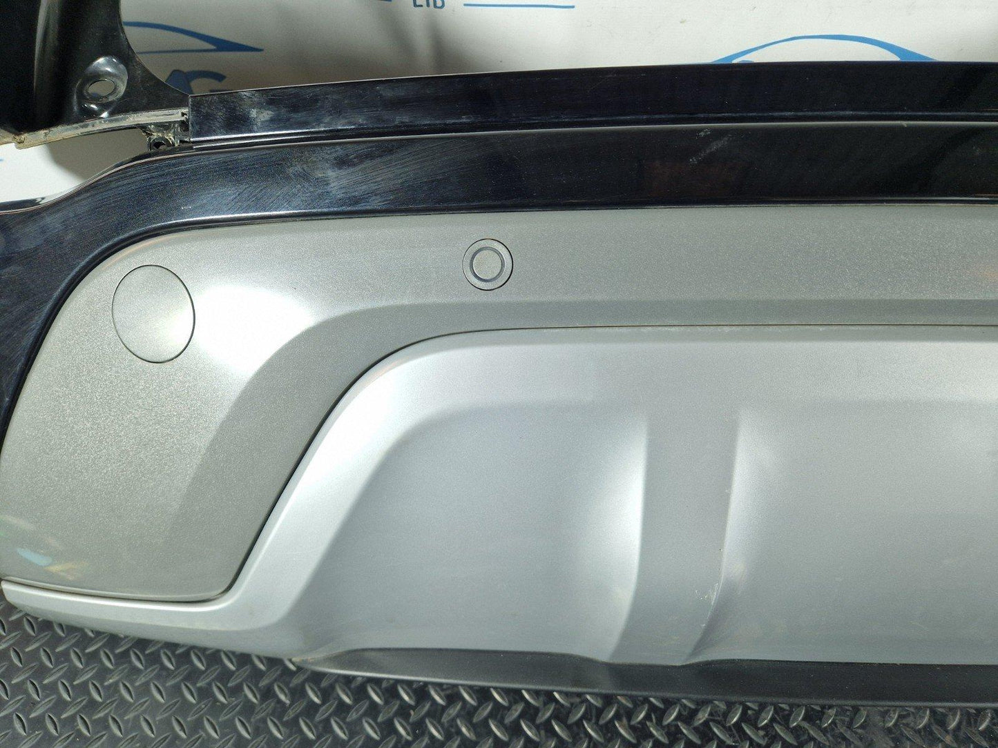 19-ON RANGE ROVER EVOQUE L551 GENUINE COMPLETE REAR BUMPER SANTORINI BLACK 820