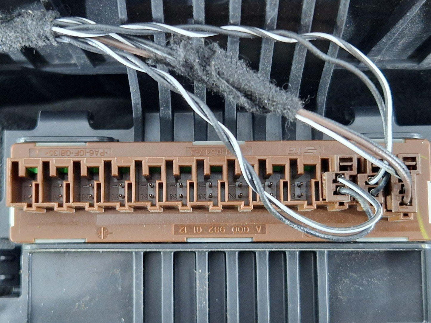 11-19 MERCEDES BENZ ML W166 FUSE BOX DISTRIBUTION CONTROL MODULE A1665460143